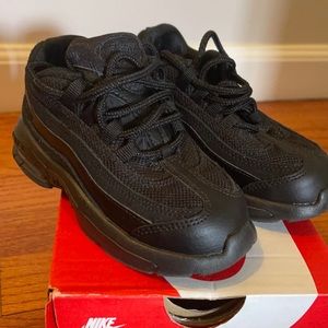 Nike black toddler sneakers